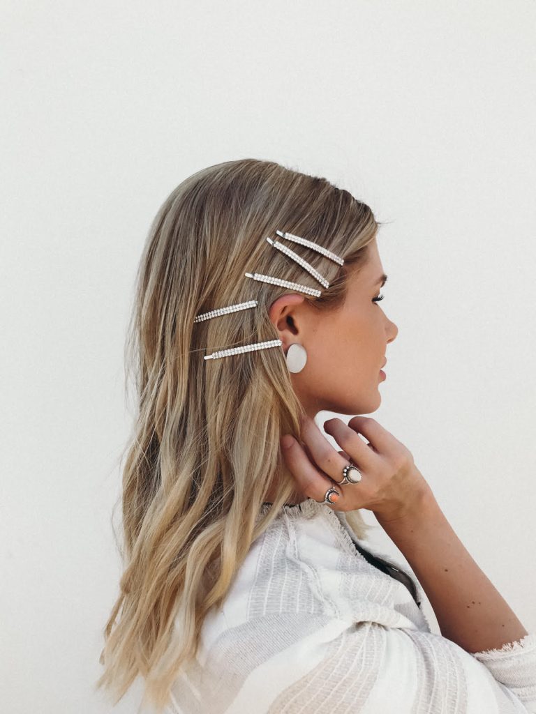 1990s-hair-accessory-trends:-reviving-the-barrettes