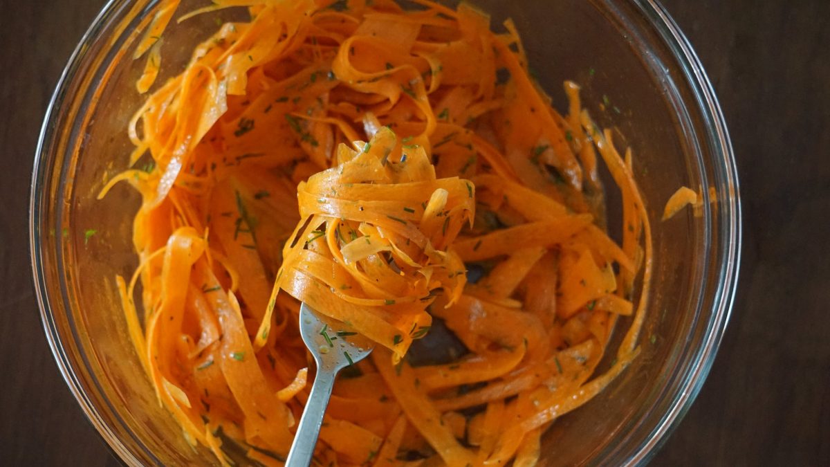 is-the-tiktok-“hormone-balancing”-carrot-salad-effective?-we-consulted-a-pro