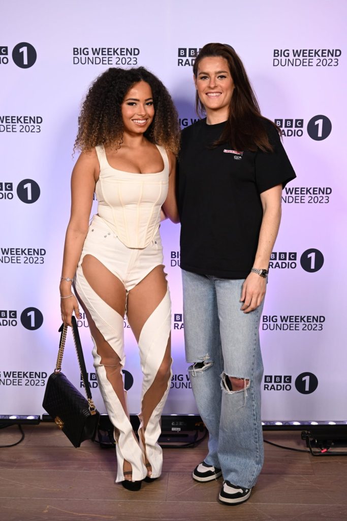 amber-gill-of-“love-island”-makes-her-red-carpet-debut-alongside-jen-beattie,-a-footballer