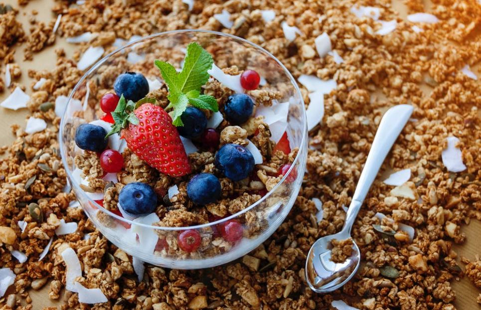 advantages-to-your-health-from-eating-granola-for-breakfast